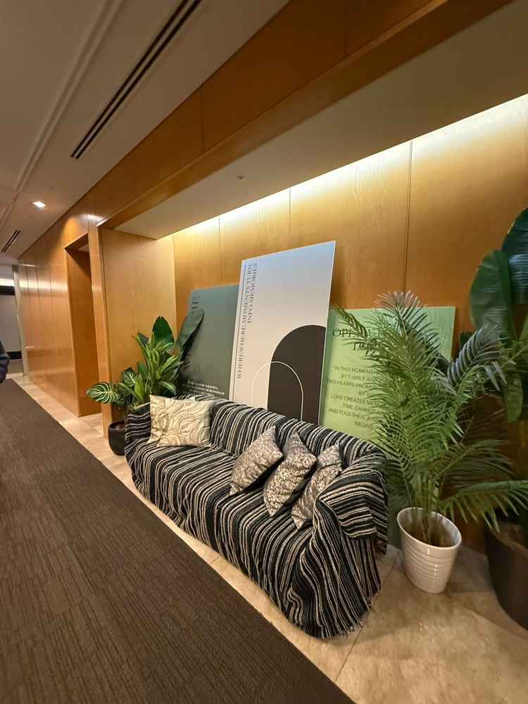 通路のソファー