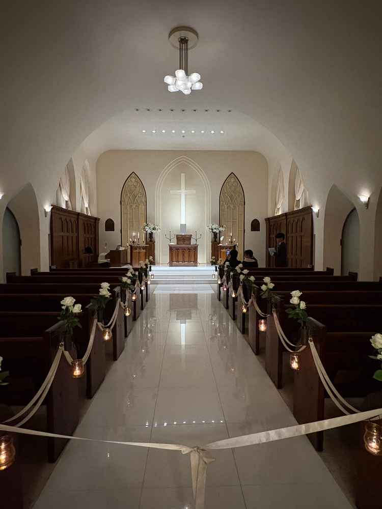 写真ではわからなかったのですが、奥の十字架は大きなクリスタルのような素材で綺麗でした