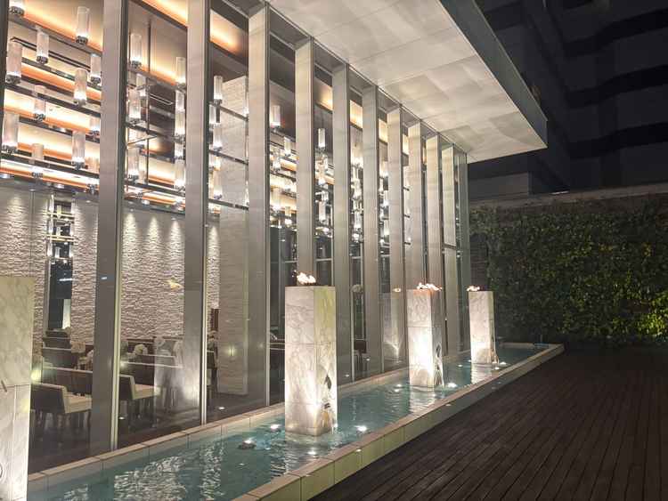 チャペルから外に出ることができて、意外と静かでおしゃれ