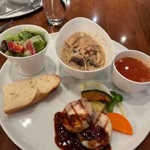 普段はレストランも営業しており、料理はとても美味しい。自信もありそうだった。