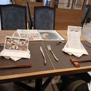 挙式や披露宴を実際見ている間にテーブルにご用意されており、プチサプライズもらいました。