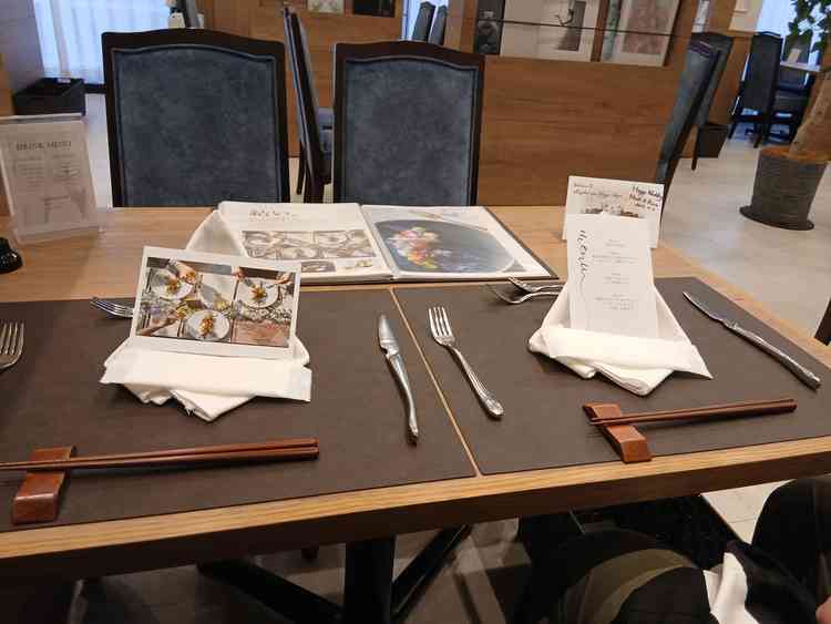 挙式や披露宴を実際見ている間にテーブルにご用意されており、プチサプライズもらいました。