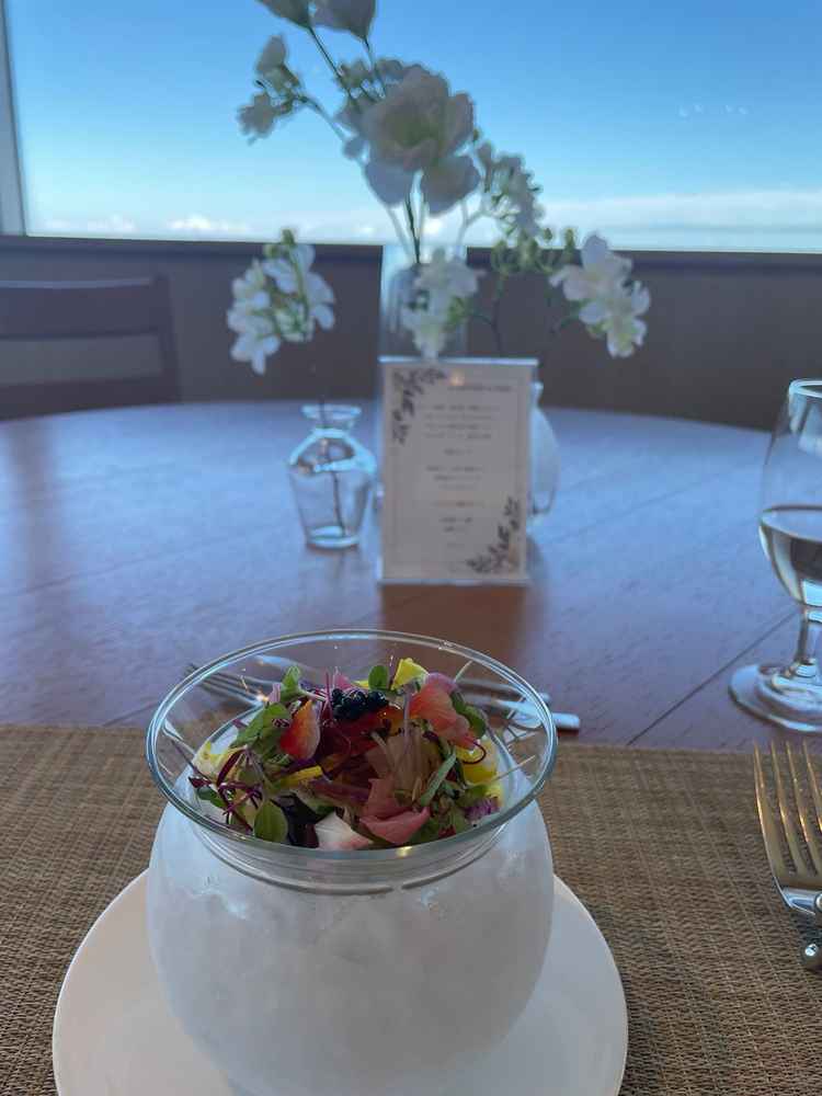 アトリエギャラリーバンケットでいただいた食事の一品目前菜ミキュイ。料理で評判と言われる食事でした