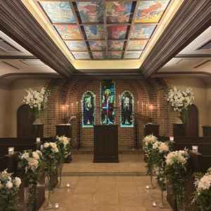 大きくはないが、しっかりとした雰囲気のあるチャペル。