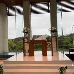 チャペルはガラス張りで開放感があった。