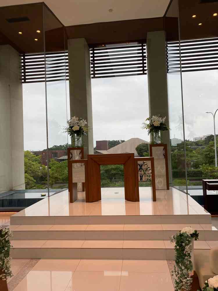 チャペルはガラス張りで開放感があった。