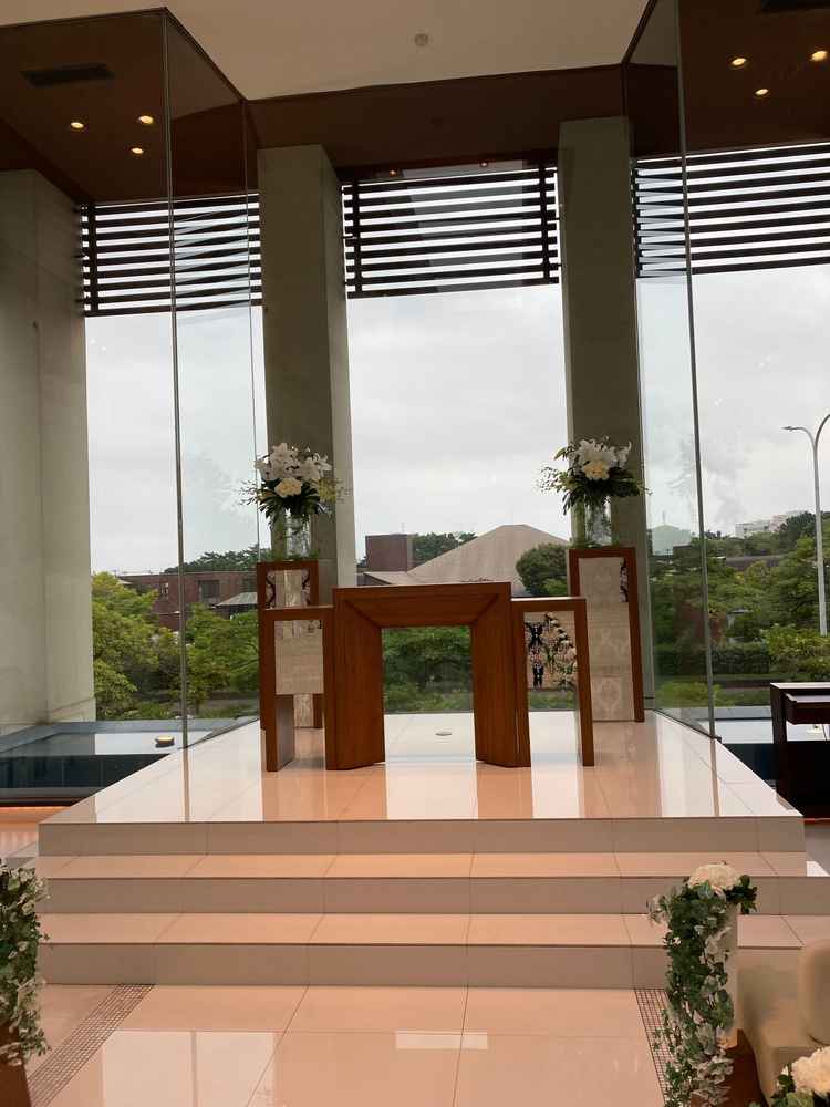 チャペルはガラス張りで開放感があった。