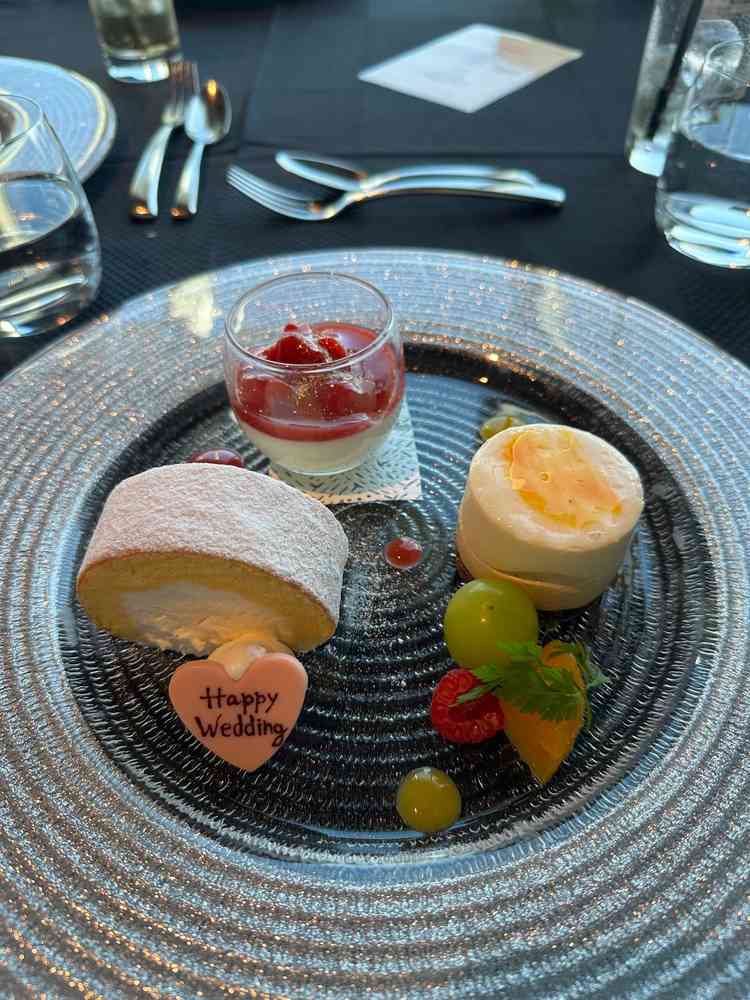 試食のデザート。2人分しっかりとコースをご用意していたき、見た目も綺麗でとてもおいしかった。