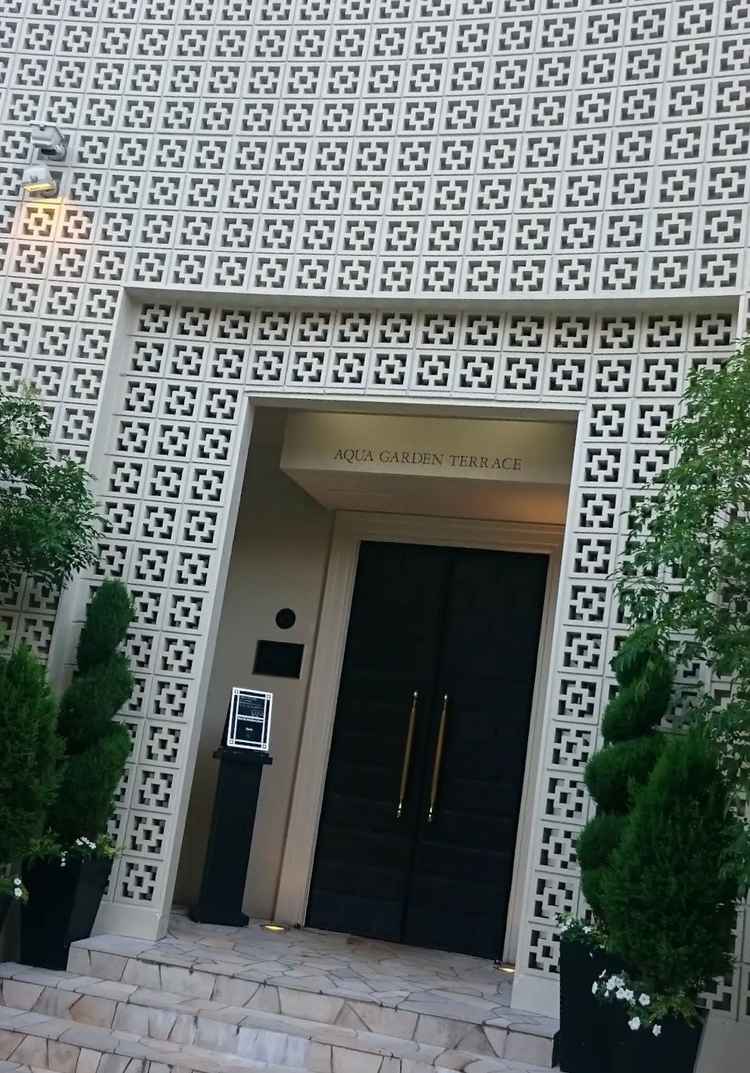 式場入場口。当日はドアマンの方が立っていて貸切感を感じさせてくれそうです。