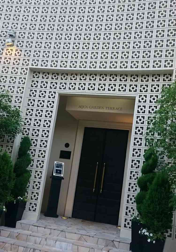 式場入場口。当日はドアマンの方が立っていて貸切感を感じさせてくれそうです。