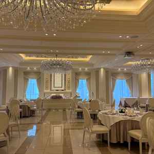 披露宴会場は2つありますが、そのうちの一つです。当日は式が始まる前に見学させていただきました。