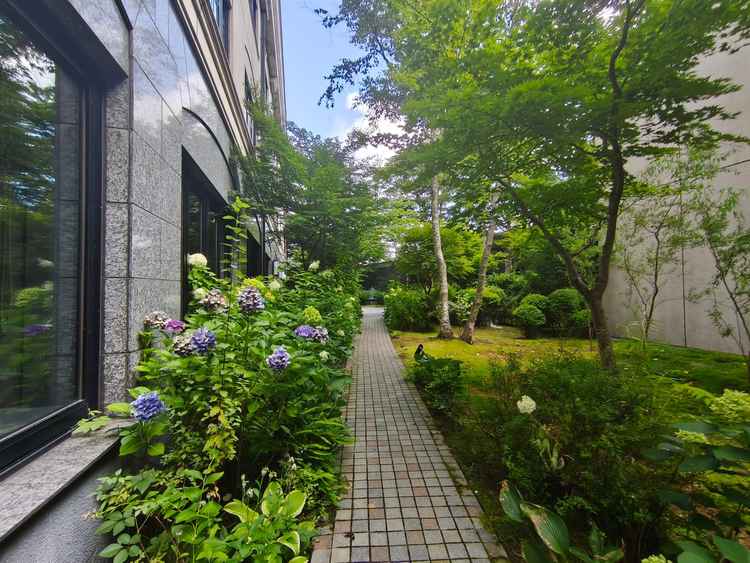 挙式会場への道です。