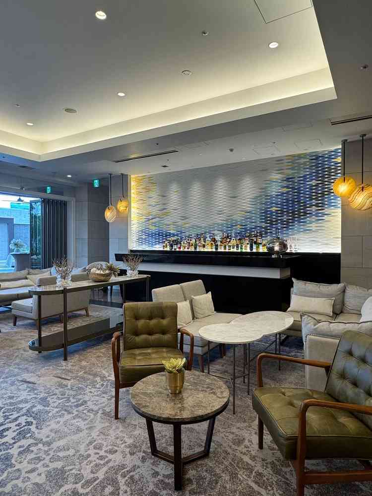 披露宴会場のドリンク用カウンターは、後ろにボトルが並んでいておしゃれな作り。