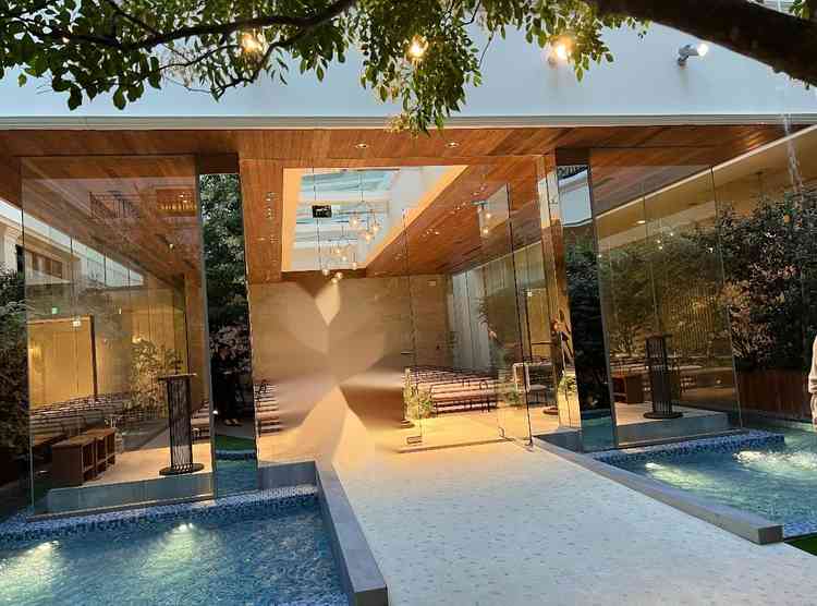 引きで見た時の挙式場の写真です。