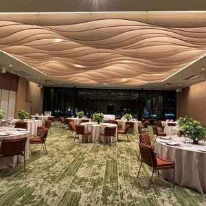 披露宴会場は50名程度でほどよいサイズ感でした。昼間はここから久屋大通が眺められ、緑豊かな雰囲気