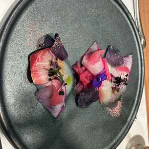 料理は華やかでとても美味しかったです。