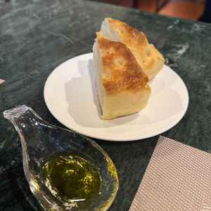 パティシエさんが会食会場で焼き上げているというパンが絶品でした！