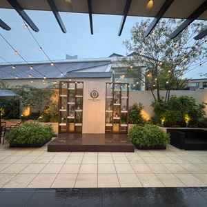 披露宴会場（ガーデン）。ガーデン付きで、ここからの入場も可能とのことです。