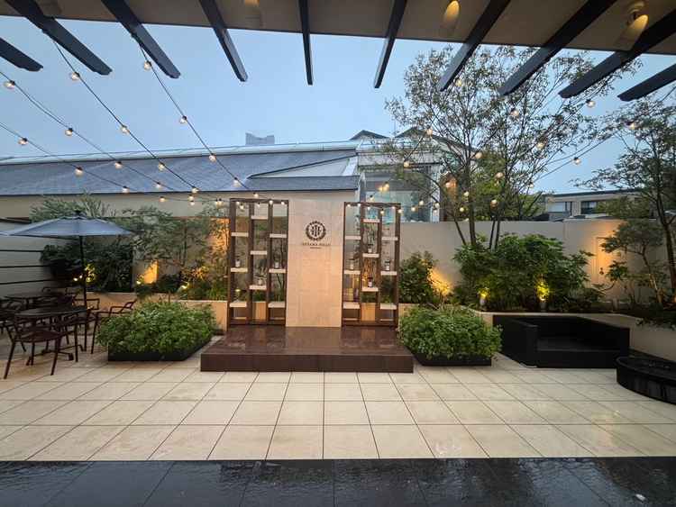 披露宴会場（ガーデン）。ガーデン付きで、ここからの入場も可能とのことです。