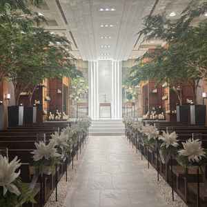 自然光はないもののとても明るく、祭壇が高い位置でどこからもゲストにしっかり見てもらえるのがよかった