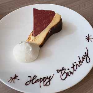 人気のチーズケーキの試食