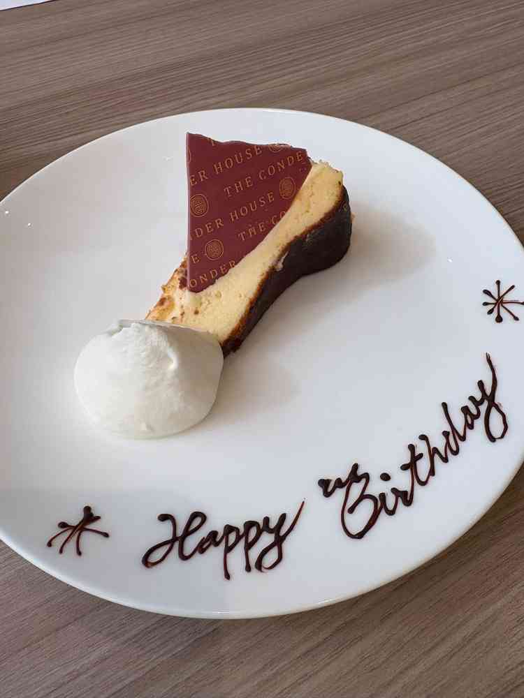 人気のチーズケーキの試食