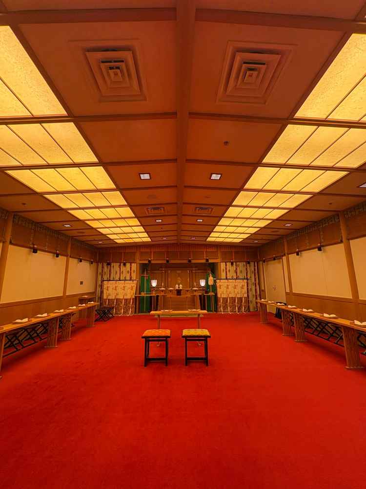 厳かな雰囲気の神殿で、本格的な神前式ができそうだと感じました。