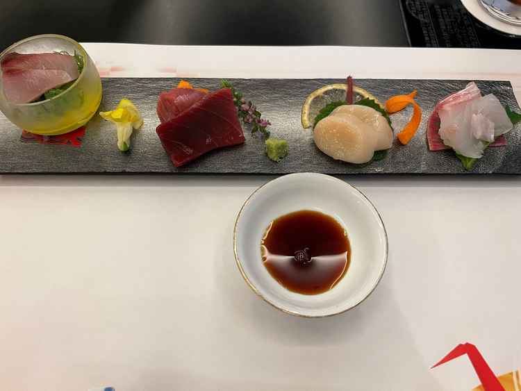 前菜のお造り4種盛りです