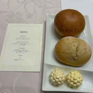 試食④ パン職人がいるとのことで、期待してたパン。期待通り美味しかったです。