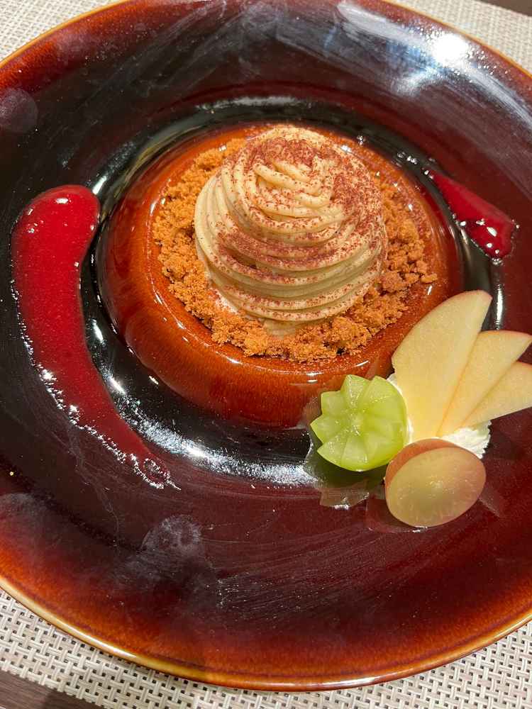 旬のものを取り入れ、秋を感じるモンブラン。