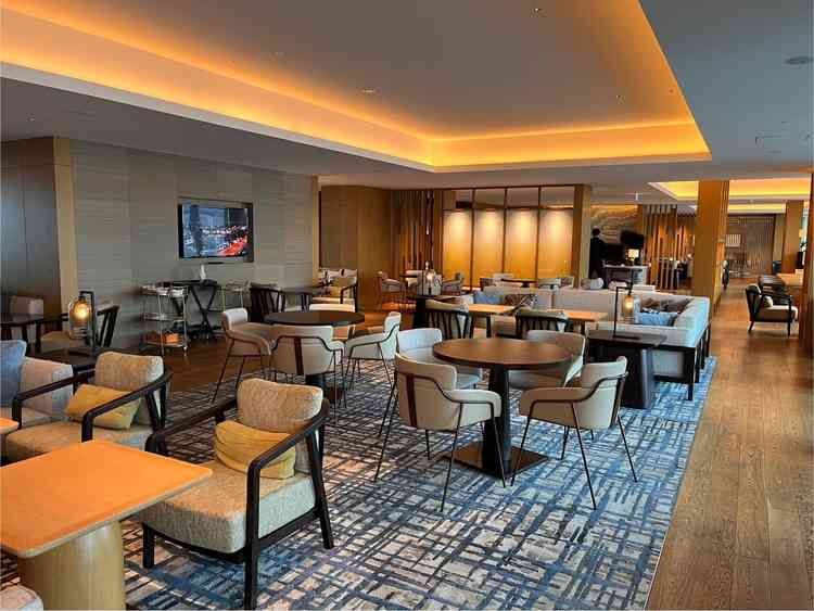 新郎新婦が使えるラウンジの写真。景色がよく静かで落ち着いて使用できそうでした。