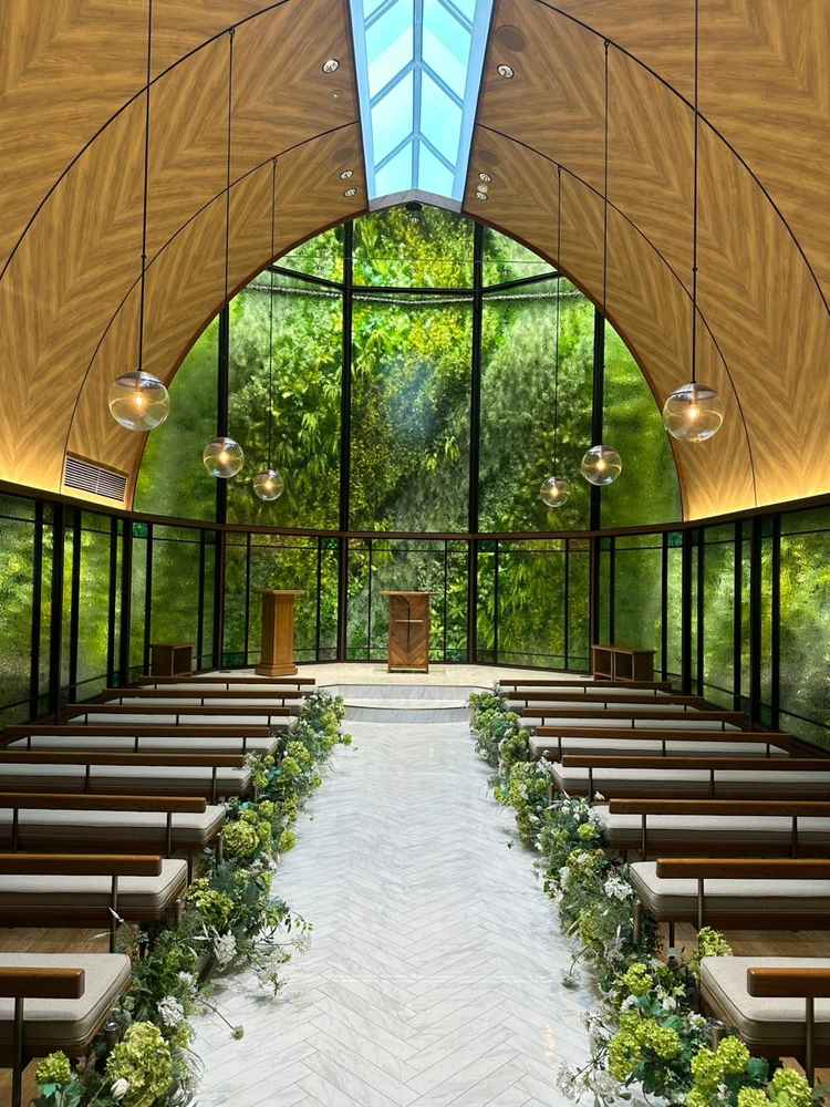 見学時はあいにくの雨でしたが天候の影響もなく明るく嫌いな会場でした。