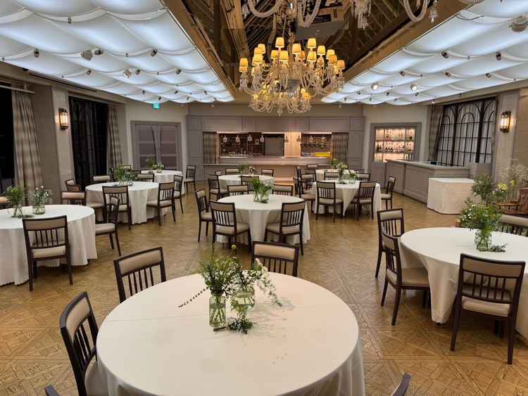 第一希望だった披露宴会場を、セッティング前ですがたまたま見ることが出来ました！