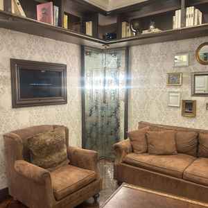 ゲスト待機ルームです。ソファも洋館っぽさのあるオシャレなデザインでした。