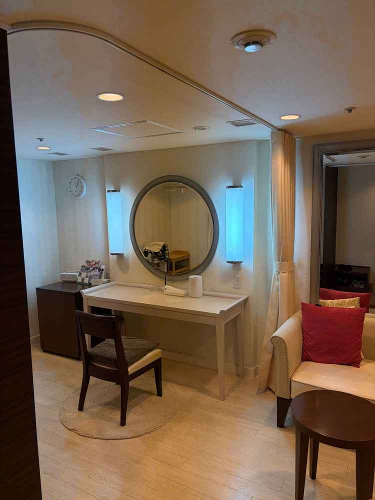 新婦が式当日に使うブライズルーム。広々していて家族も一緒に過ごせるようです。