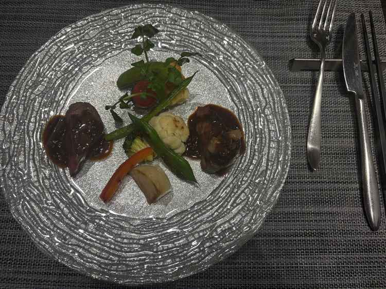 和、洋をゲストが選べる形式。ソースで違いを出しており、どちらも美味しい。お肉も柔らかかった。