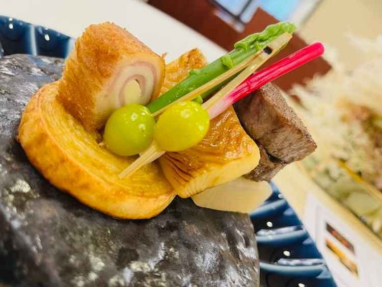 熱い石の上に乗っています。温度調整ができるようです。