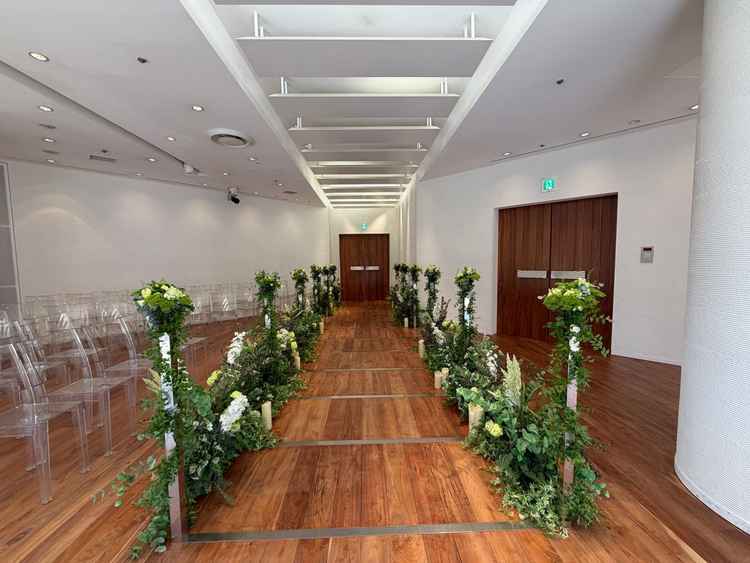 挙式会場「サンライズ・ガーデン」新郎新婦側からの目線。