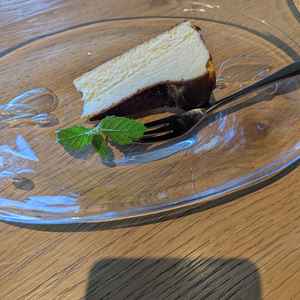 デザートまで出していただきました。チーズケーキです。