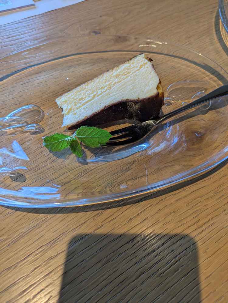 デザートまで出していただきました。チーズケーキです。