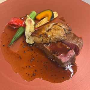 メイン料理の鹿児島県産のざき牛！とても柔らかくて美味しいです！シェフもとても明るく気さくな方です！