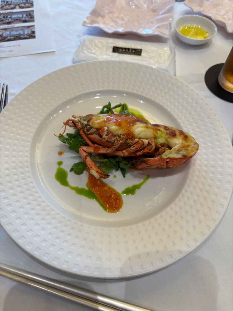 伊勢海老の料理。ここで披露宴で出したいと思うほどのおいしさと見た目の良さでした。