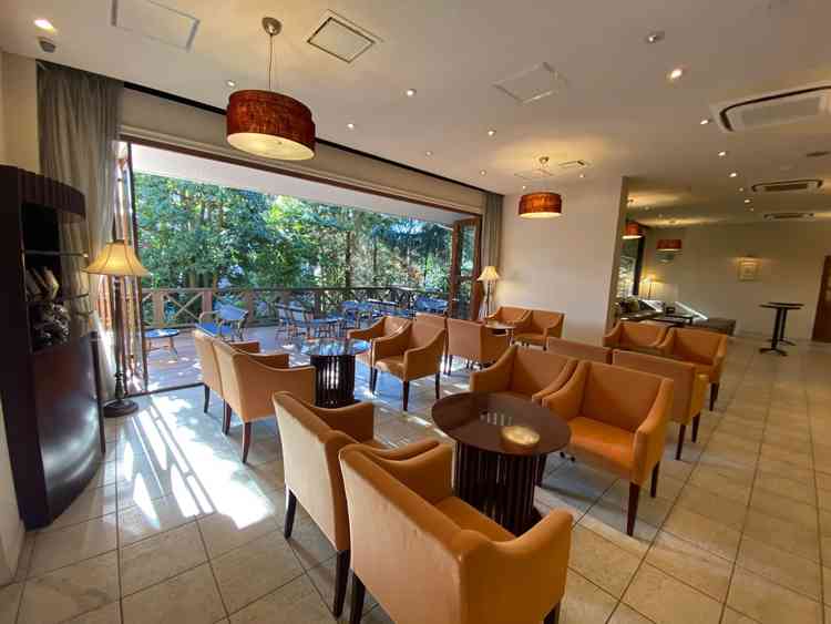 ゲスト待合スペース。こちらで会食やガーデン挙式も可能だそうです。