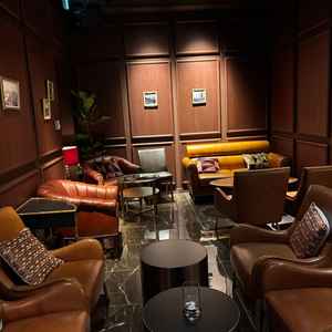 親族の待合室です！おしゃれすぎる！ソファがふかふかなところもおすすめです