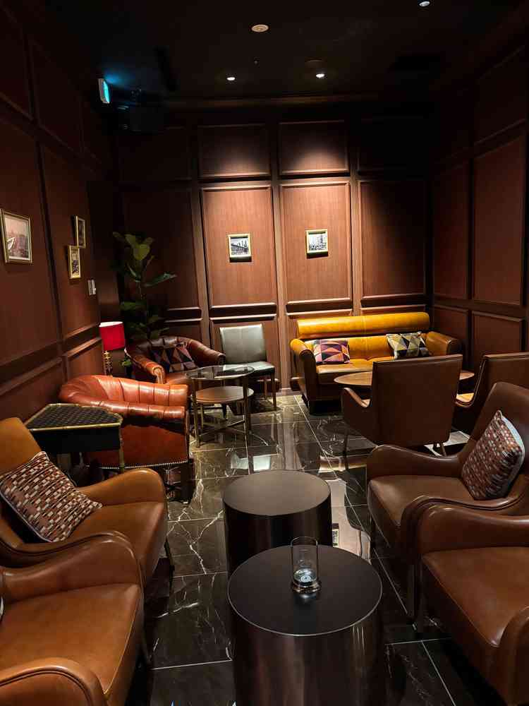 親族の待合室です！おしゃれすぎる！ソファがふかふかなところもおすすめです