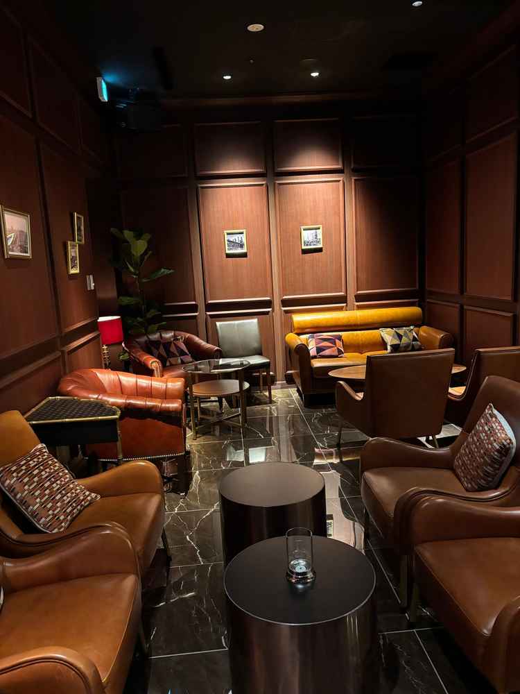 親族の待合室です！おしゃれすぎる！ソファがふかふかなところもおすすめです