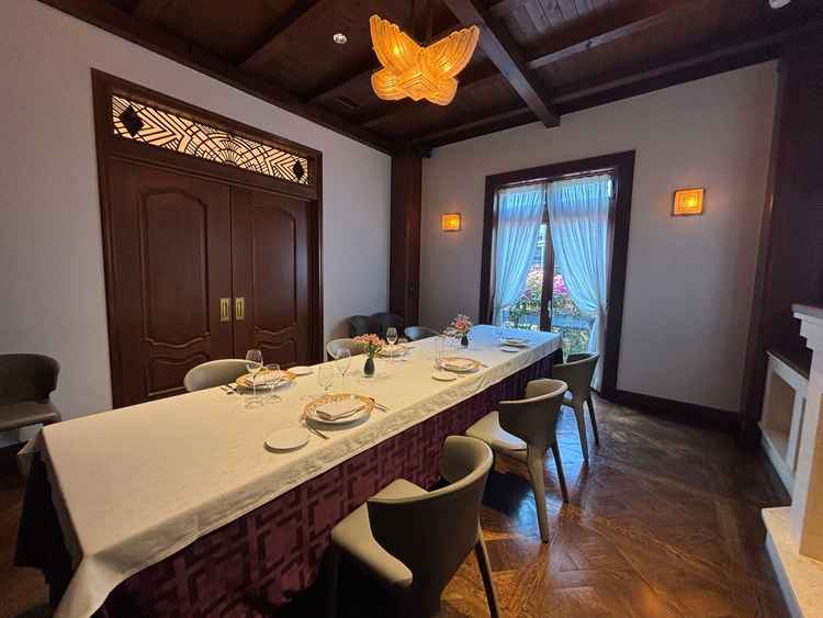 レストラン内装