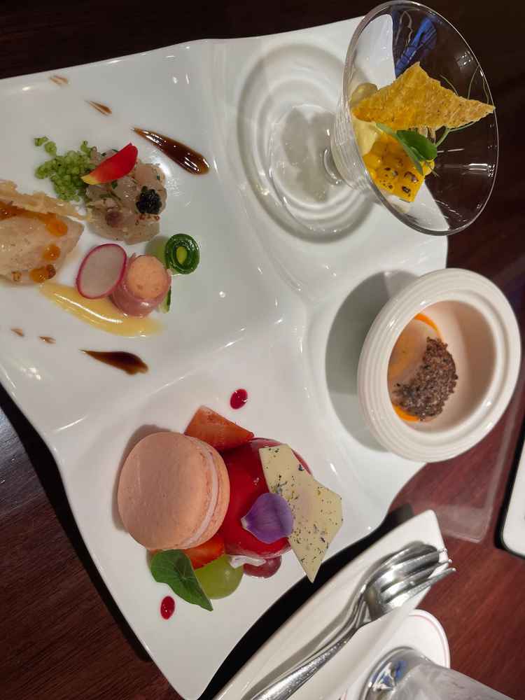 別皿の試食の写真。デザートも結婚式で出てくるクオリティじゃなくてとても満足でした。