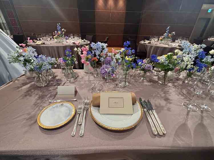 華やかなテーブルセッティング