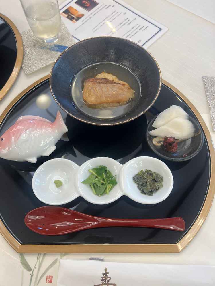 試食でいただいた鯛の出汁茶漬けは、出汁の旨味がしっかり感じられ、とても上品な味わいで美味しかったです